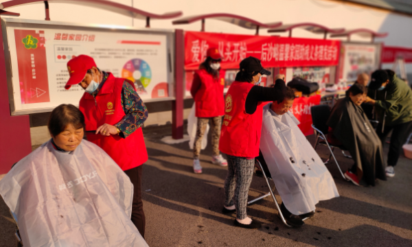 爱你，从头开始—裕祥花园社区义务理发队开展后沙峪温馨家园助残义务理发活动